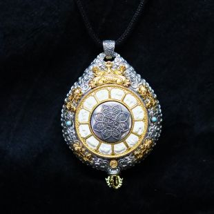 Nine Palaces and Eight Diagrams Pendant