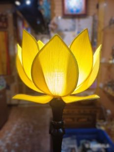 Lotus Standing Lamp ( YELLOW )